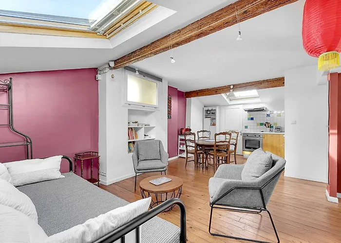 Spacious And Bright In The Historic Center